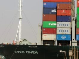 buque se ha atascado en el canal de Suez