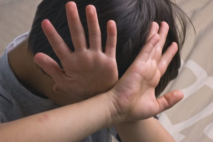 maltrato infantil