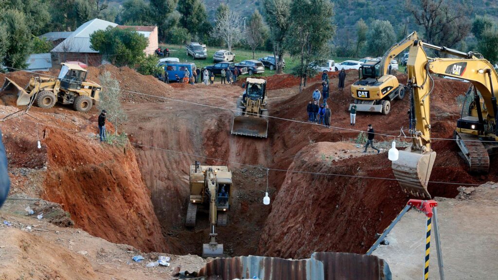Niño queda atrapado en pozo España