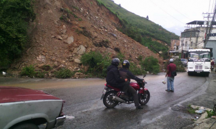 Derrumbe en el Junquito - km 5