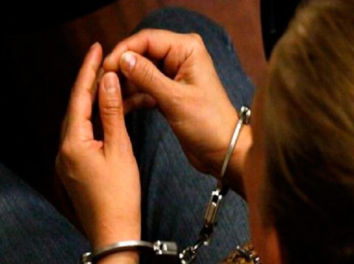Detenida mujer por vinculación de doble asesinato