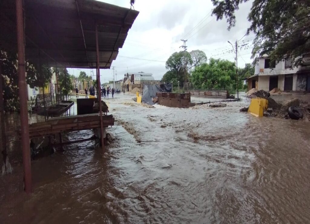 Desbordado ríos y quebradas del Municipio Guacara